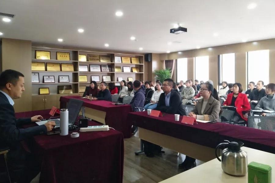 学无止境|开云集团中国有限开云集团中国有限公司官网
官网
举办法律知识专题培训